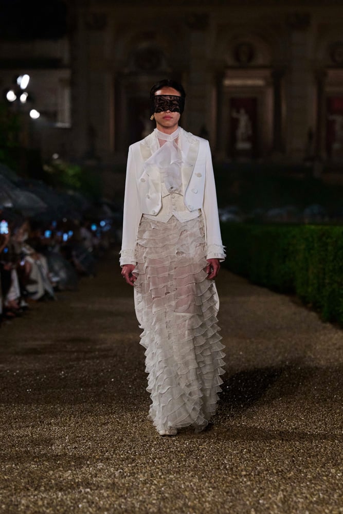jupe à volants blanc et veste somking blanche dior