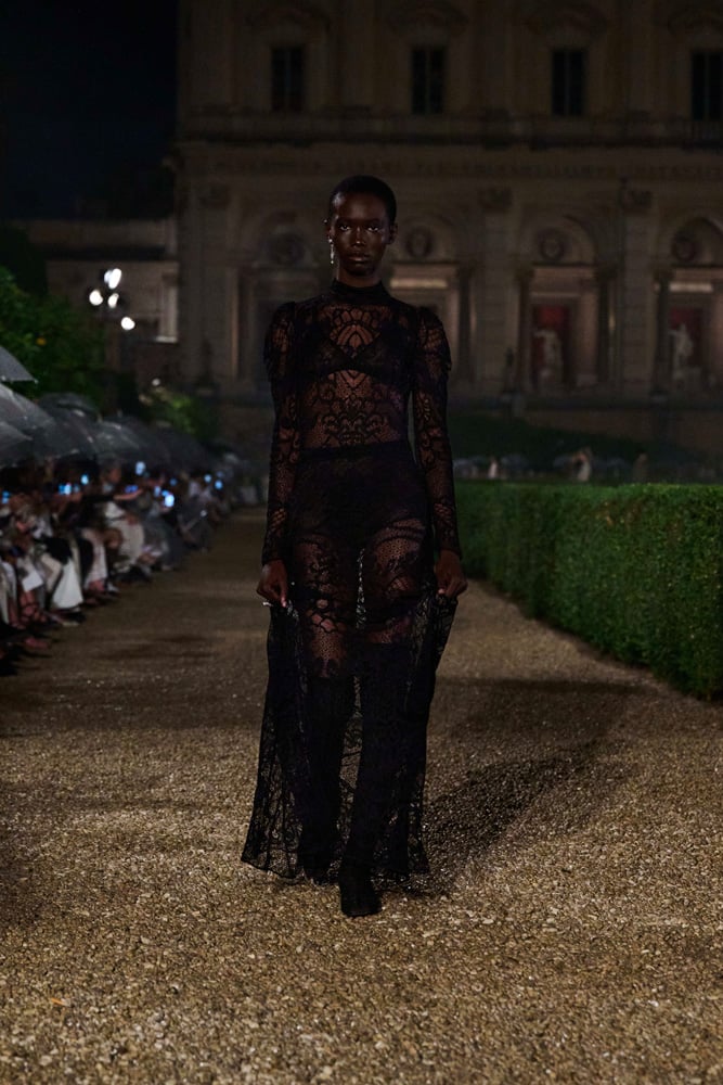 robe noire trnasparente Dior croisière 2026