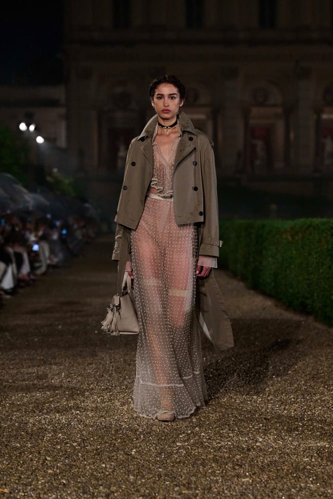 robe transparente et patelot beige Dior croisière 2026