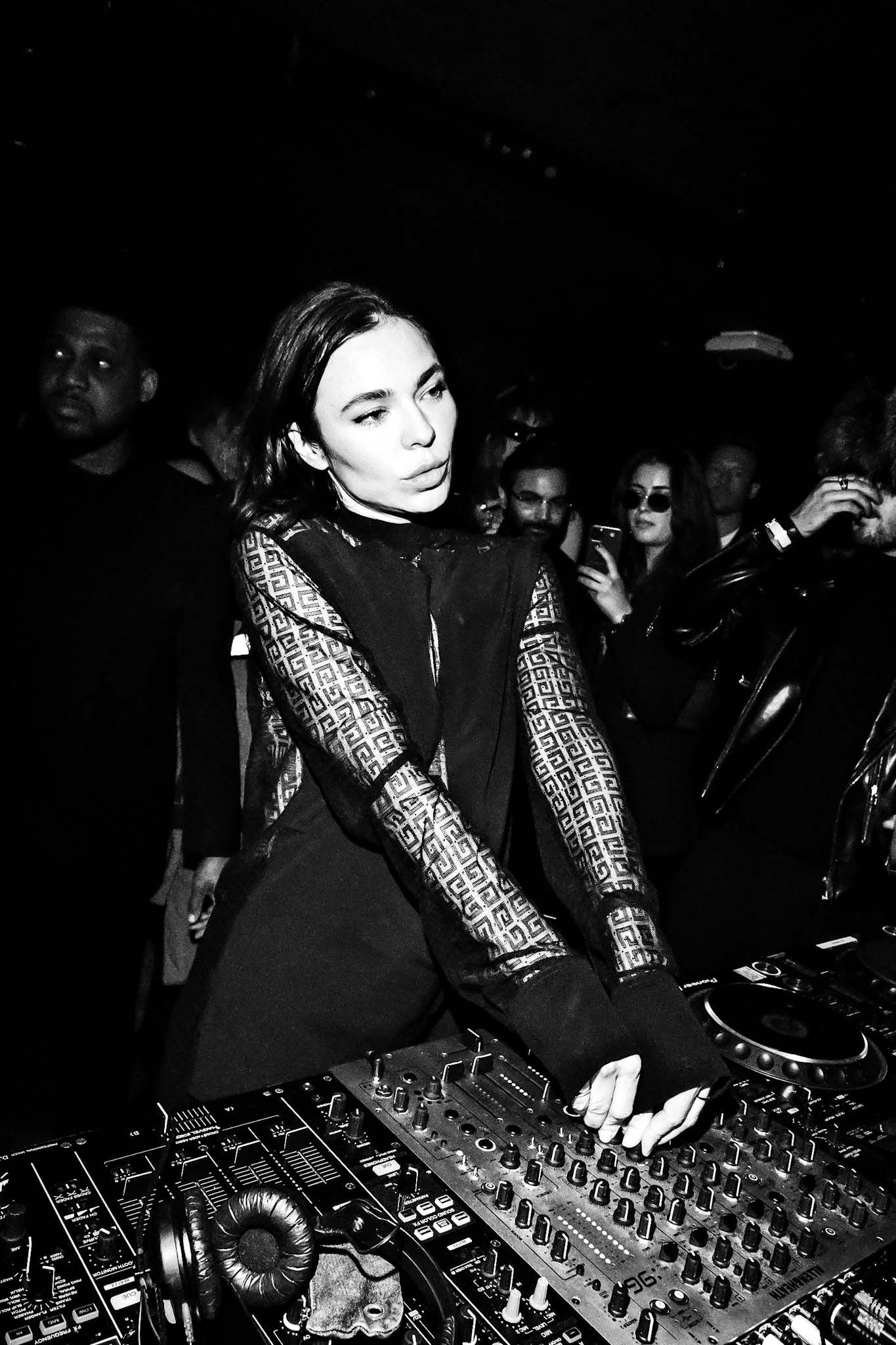 Nina Kravitz au Silencio adresse Festival de Cannes