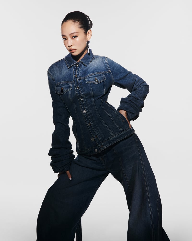 Photo de campagne de la chanteuse Jennie, égérie de la maison Jean Paul Gaultier.