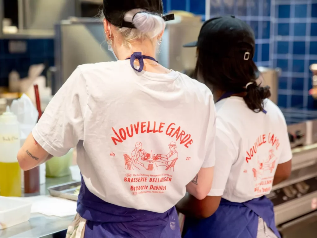 L'uniforme devient objet de merchandising chez Nouvelle Garde.