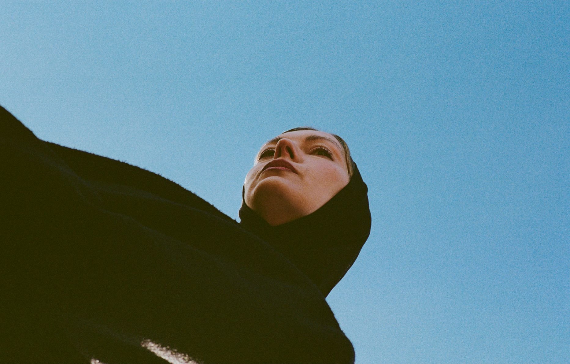 Rencontre avec la chanteuse Rosie Lowe pour son album Lover Other.