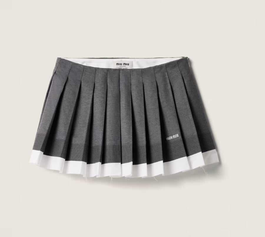 jupe plissée de tennis grise à bande blanche miu miu