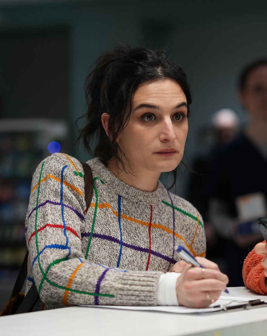 Jenny Slate dans la série Dying for Sex (2025) © Disney.